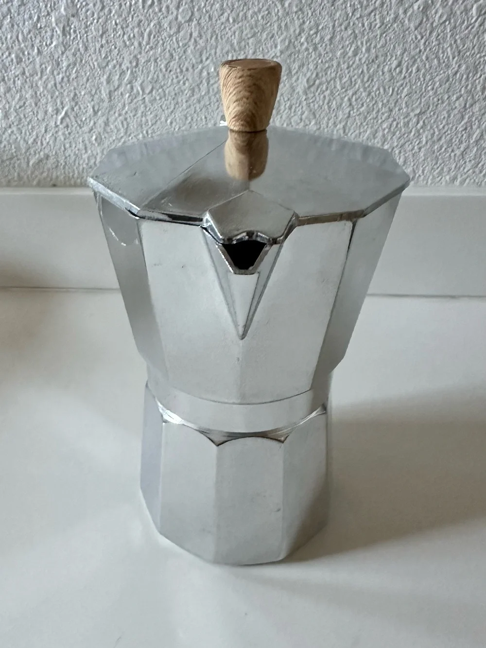 Aluminum Stovetop Espresso Moka Pot with Wood-Tone Handle (Silver)